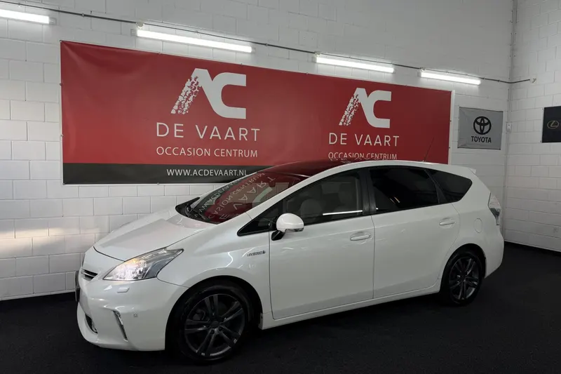 Toyota Prius Wagon (2012)