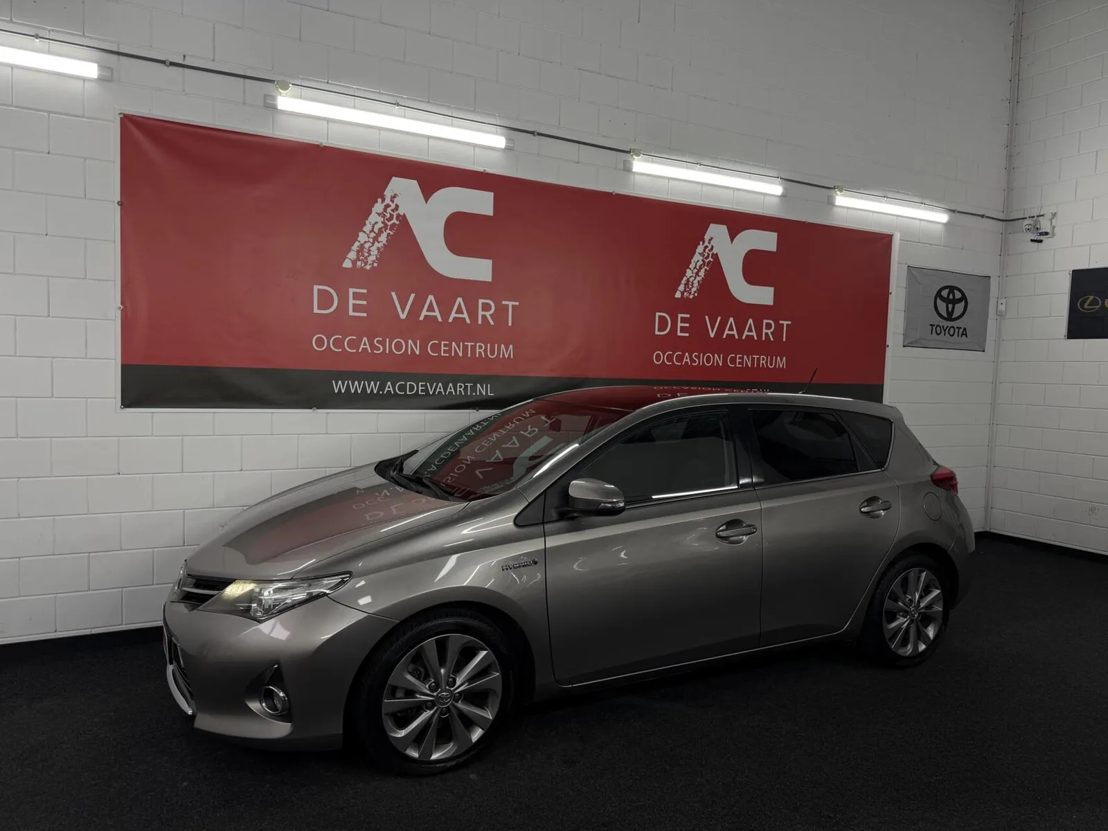 Toyota Auris (2013) — foto 1