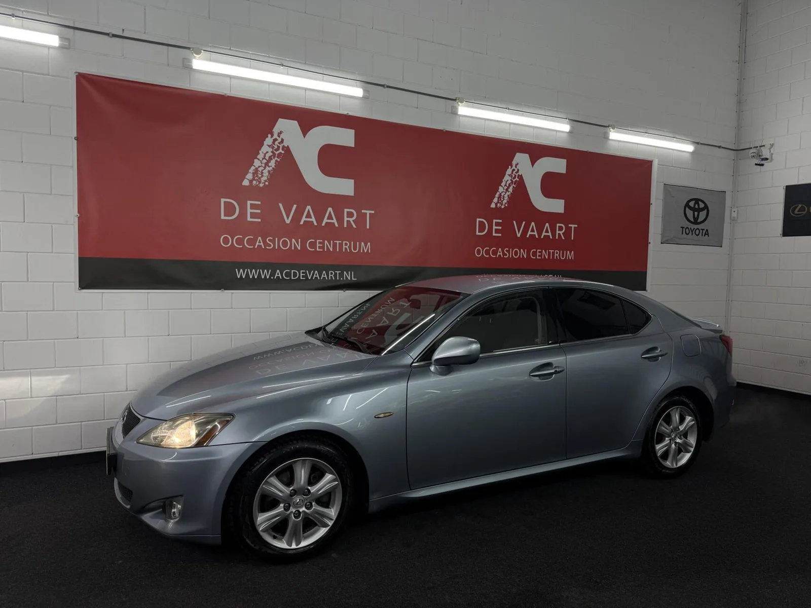 Lexus IS (2006) — foto 1