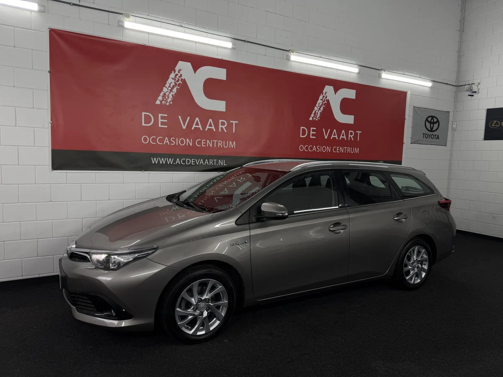 Toyota Auris (2015) — foto 1