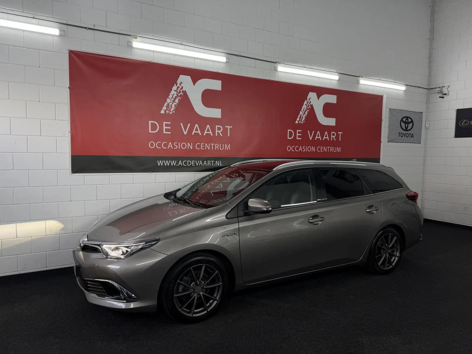 Toyota Auris (2015) — foto 1