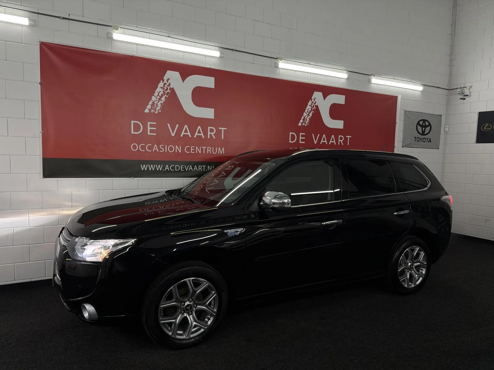 Mitsubishi Outlander (2014) — foto 1