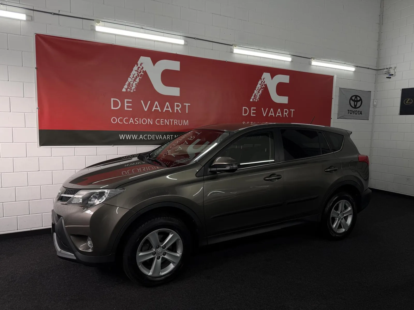 Toyota RAV4 (2014) — foto 1