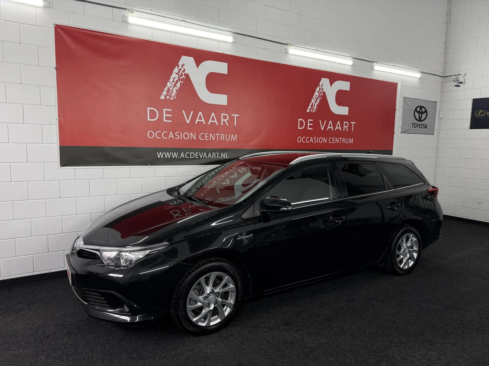 Toyota Auris (2015) — foto 1