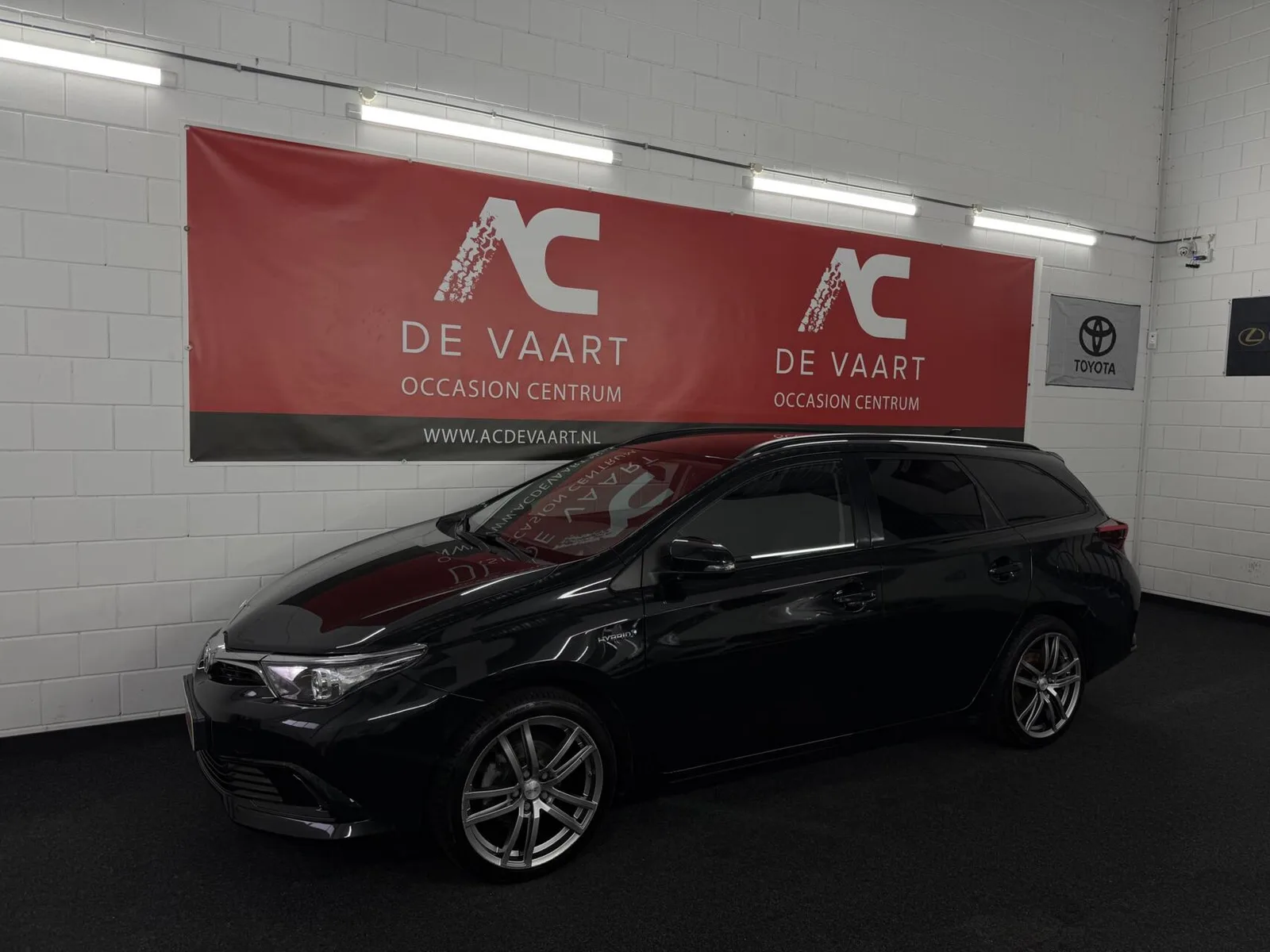 Toyota Auris (2016) — foto 1