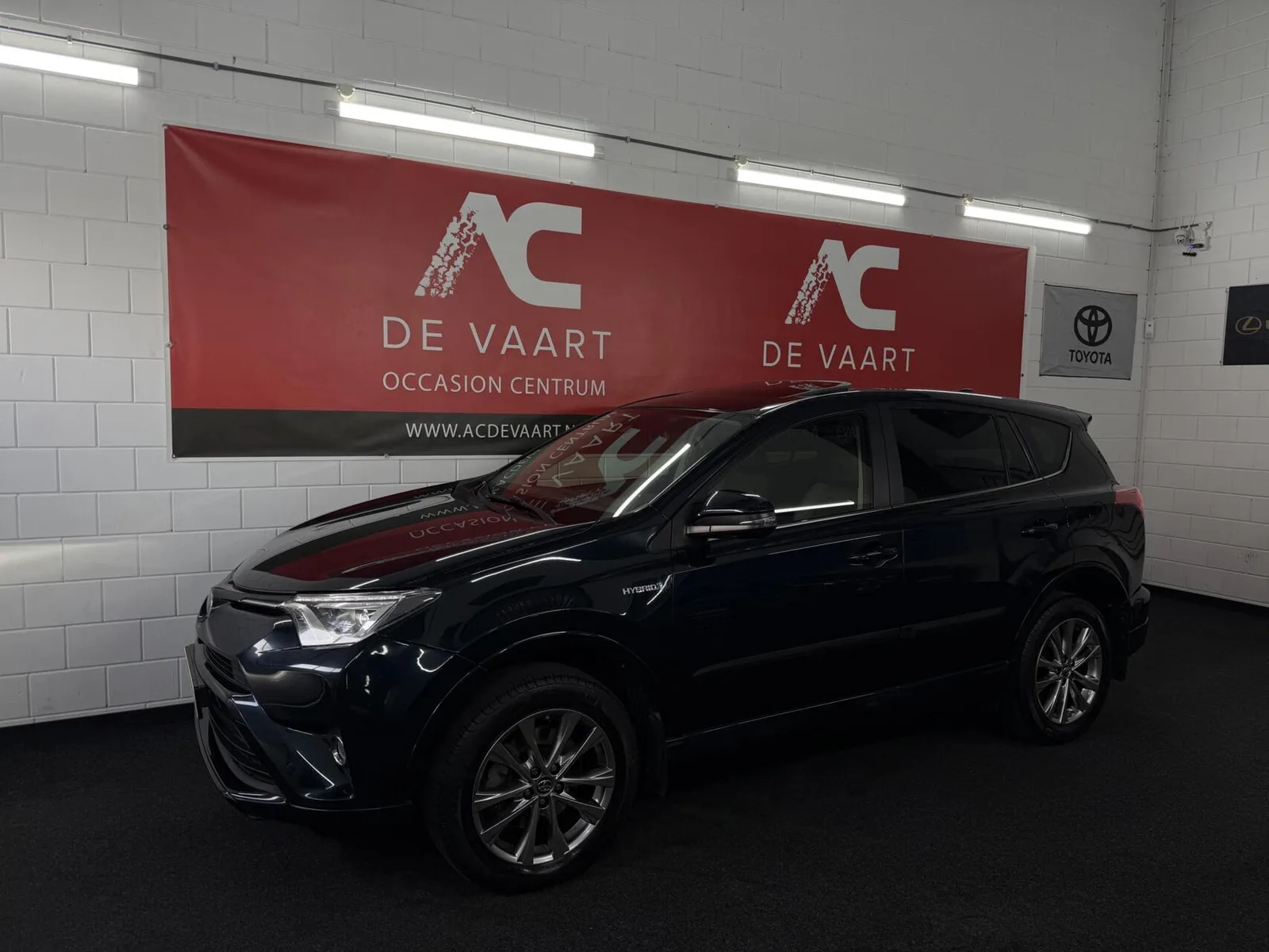 Toyota RAV4 (2017) — foto 1