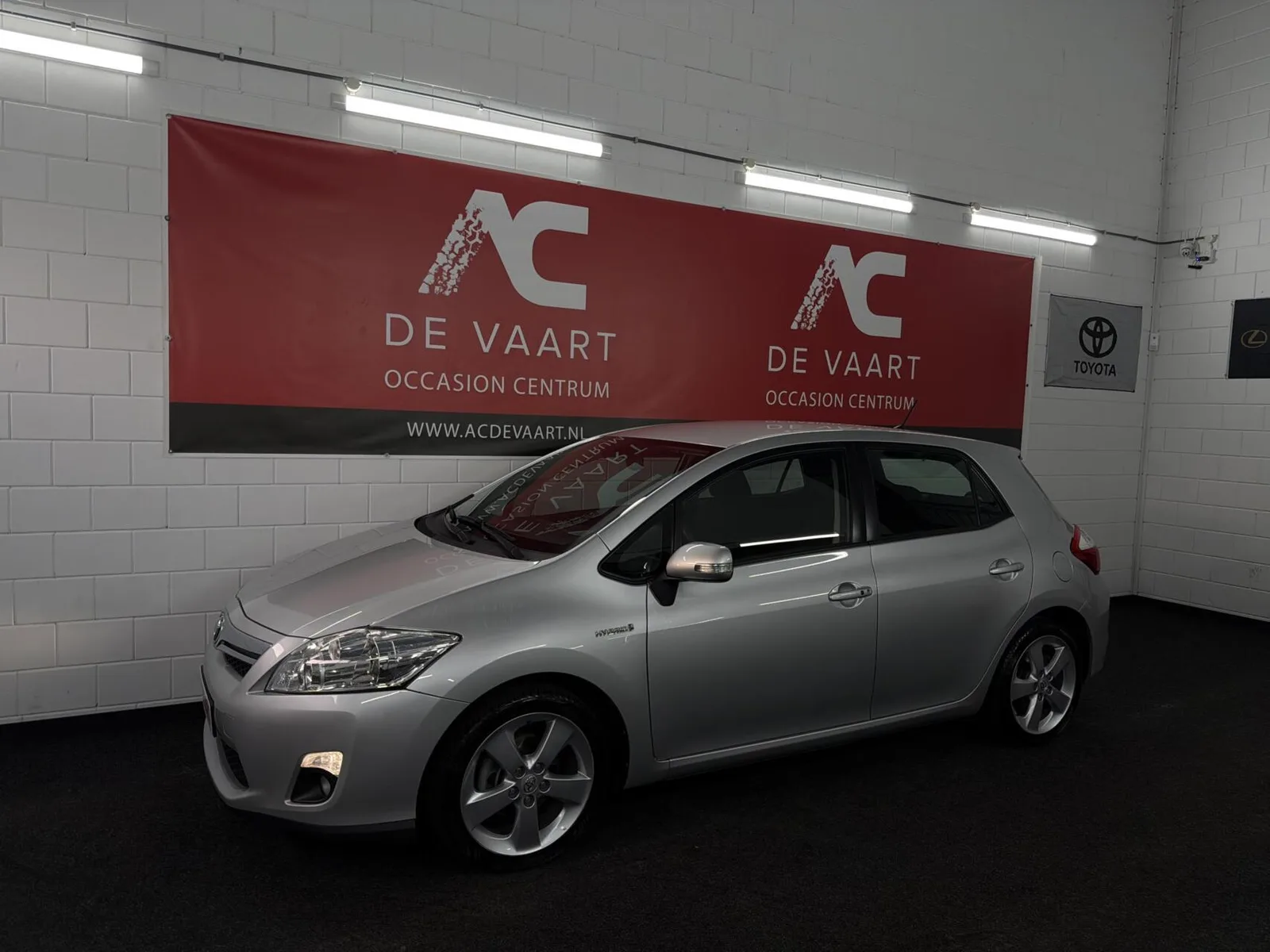 Toyota Auris (2011) — foto 1