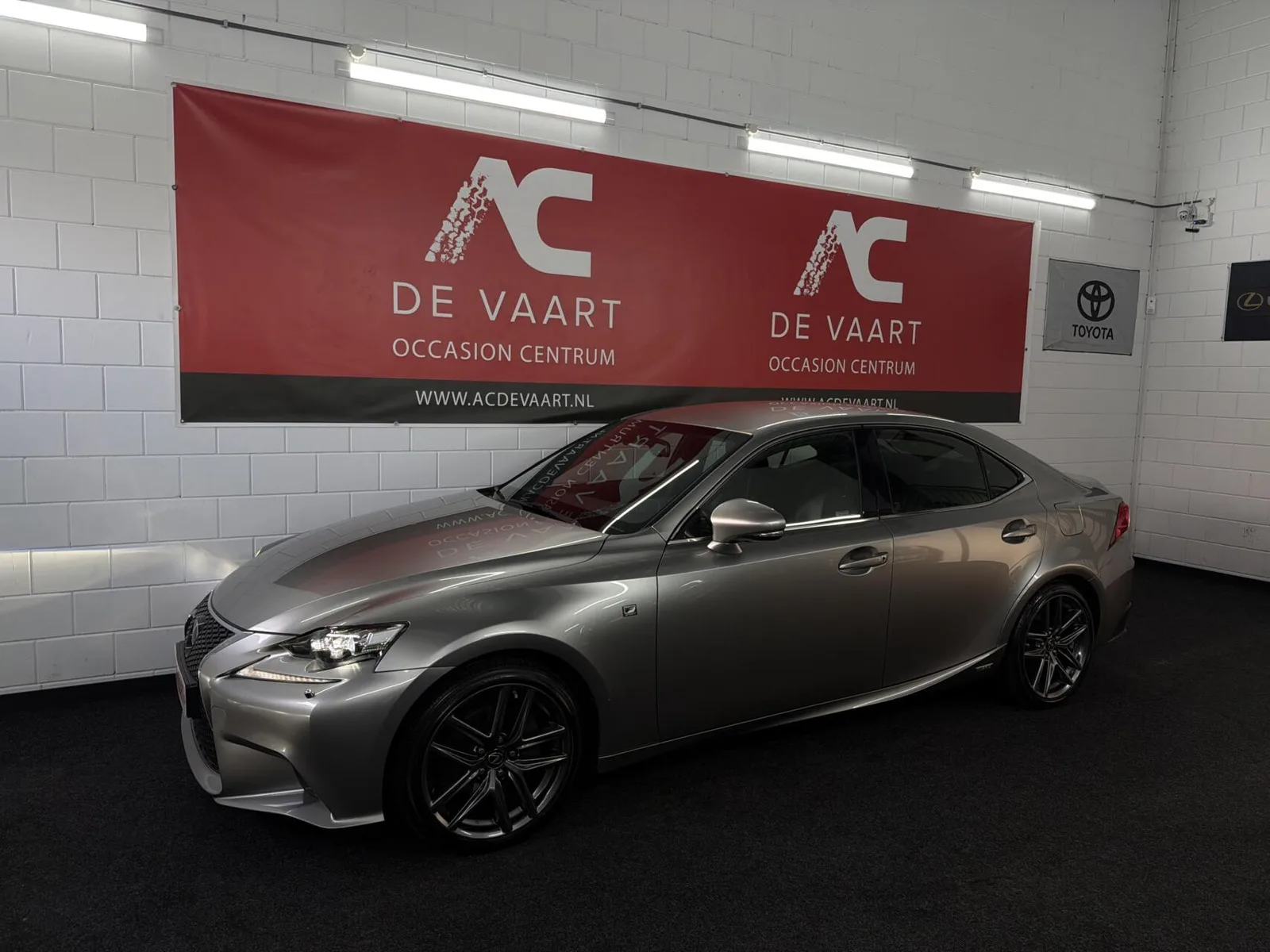 Lexus IS (2014) — foto 1