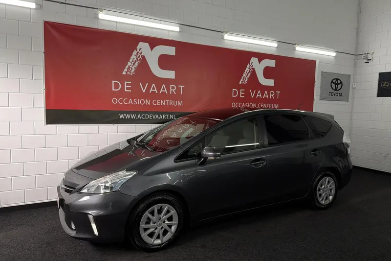 Toyota Prius Wagon (2012)
