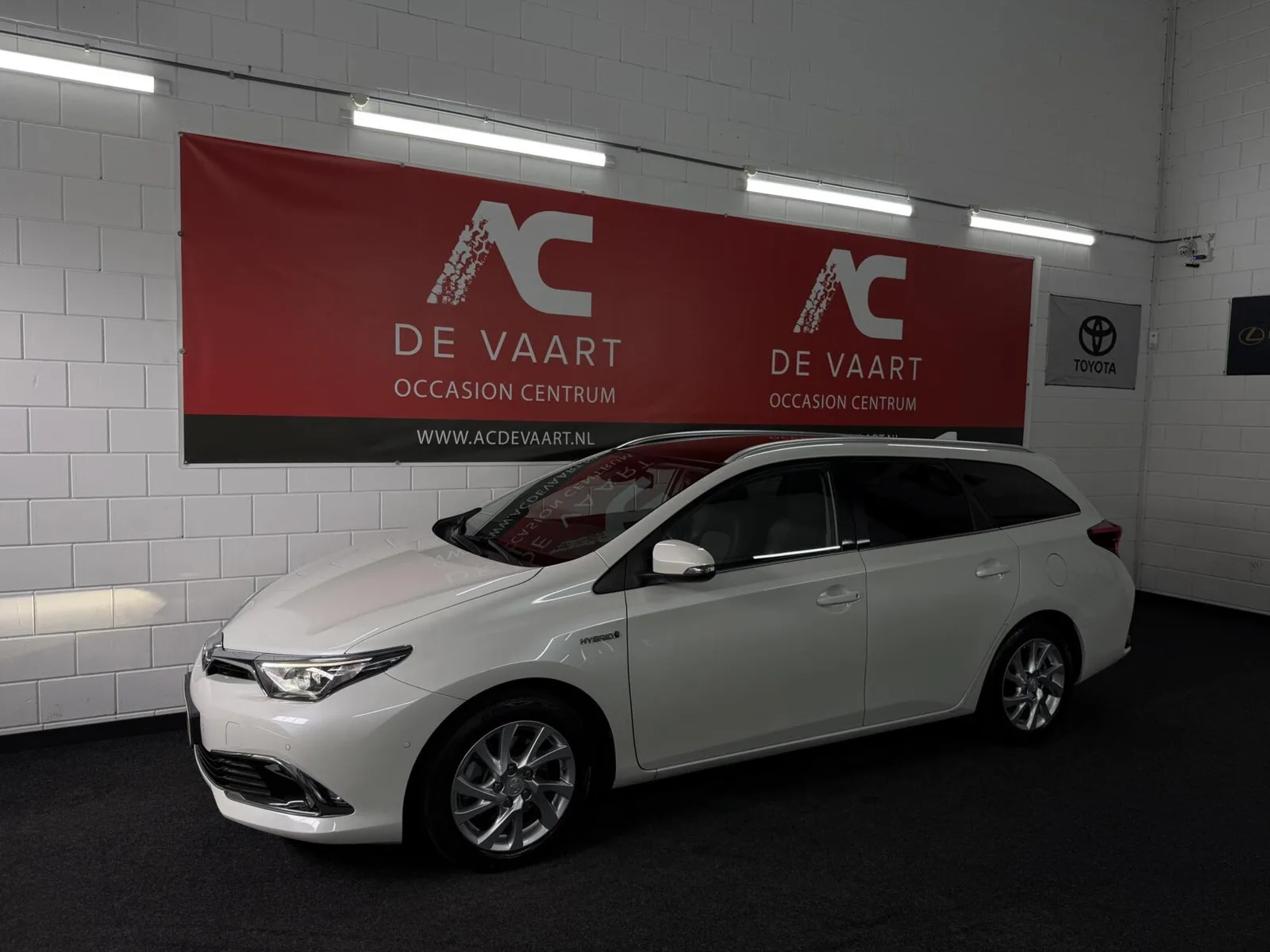 Toyota Auris (2015) — foto 1