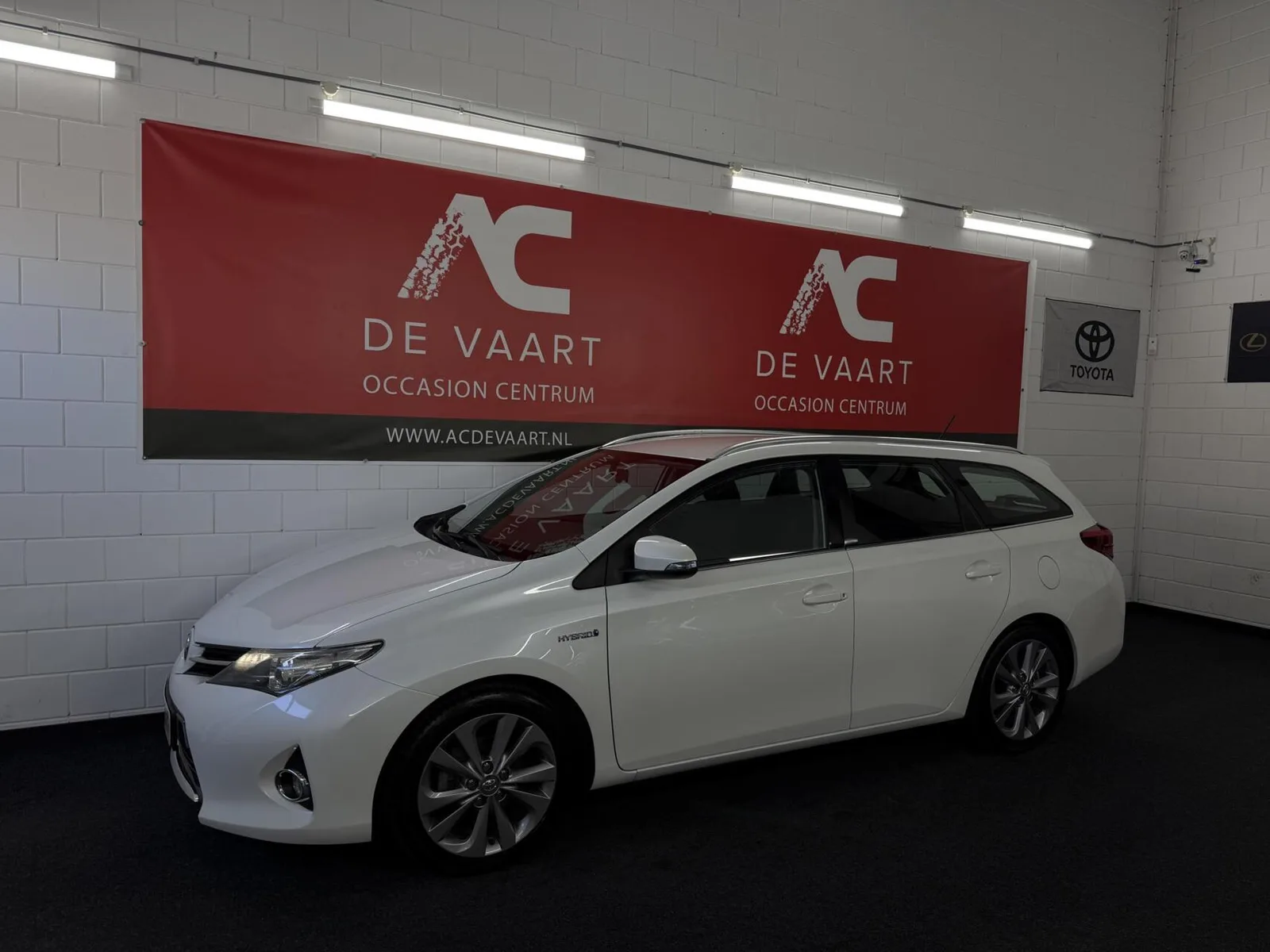 Toyota Auris (2015) — foto 1