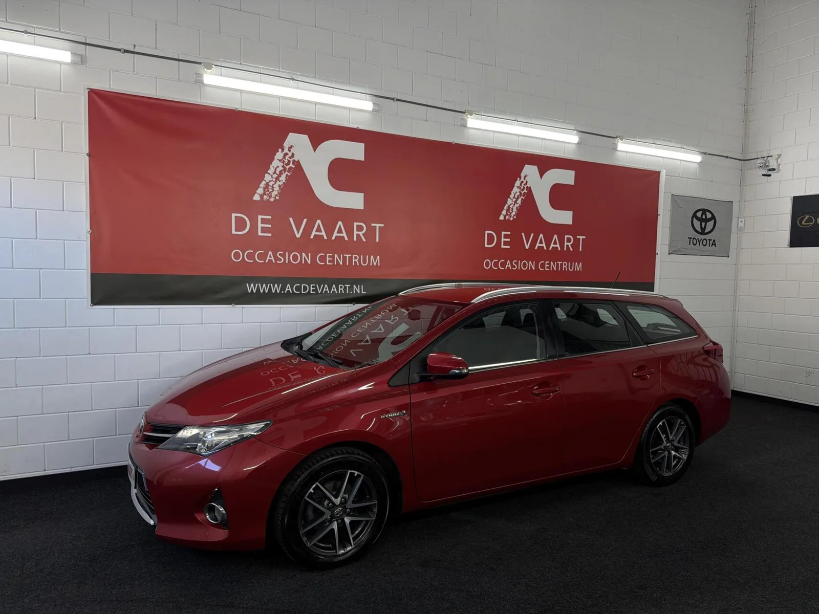 Toyota Auris (2014) — foto 1
