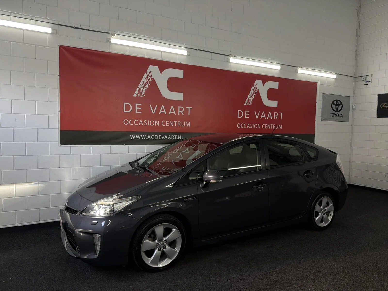 Toyota Prius (2013) — foto 1