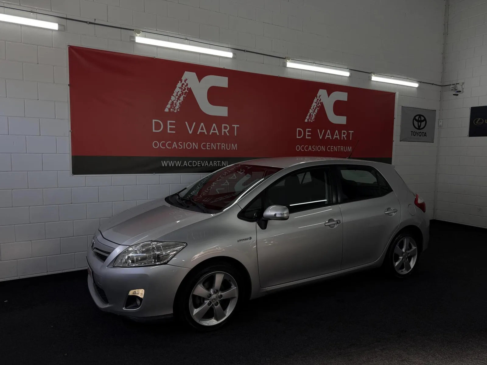 Toyota Auris (2011) — foto 1
