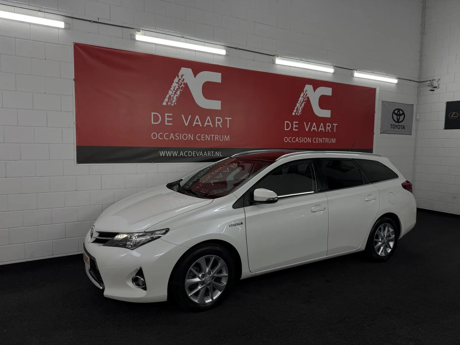 Toyota Auris (2014) — foto 1