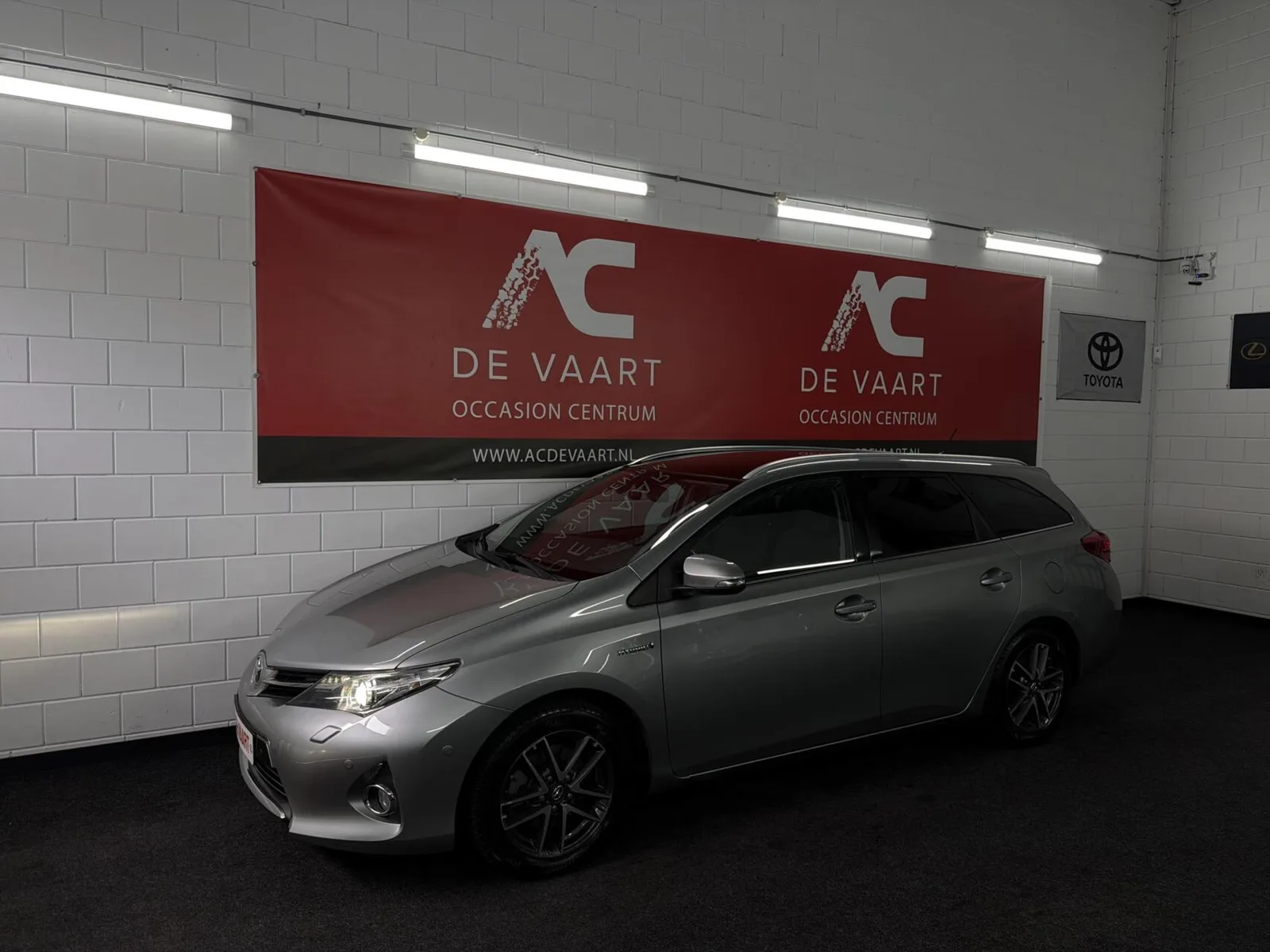 Toyota Auris (2014) — foto 1