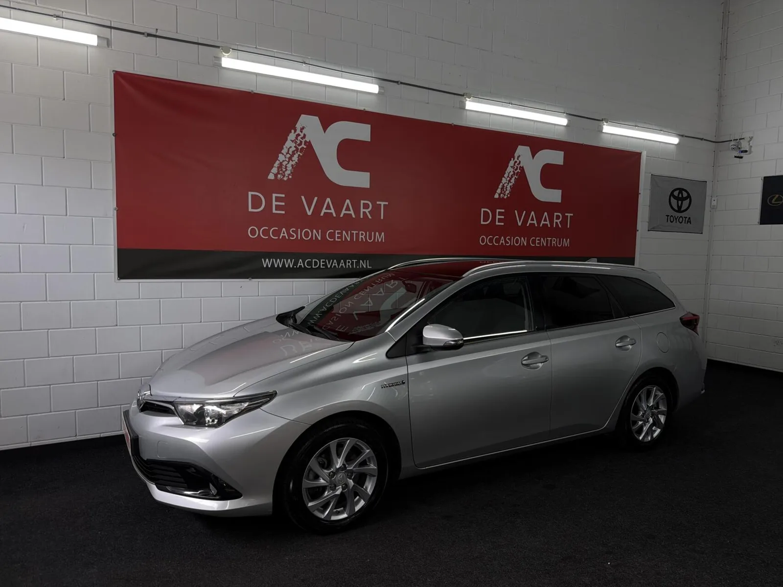 Toyota Auris (2015) — foto 1