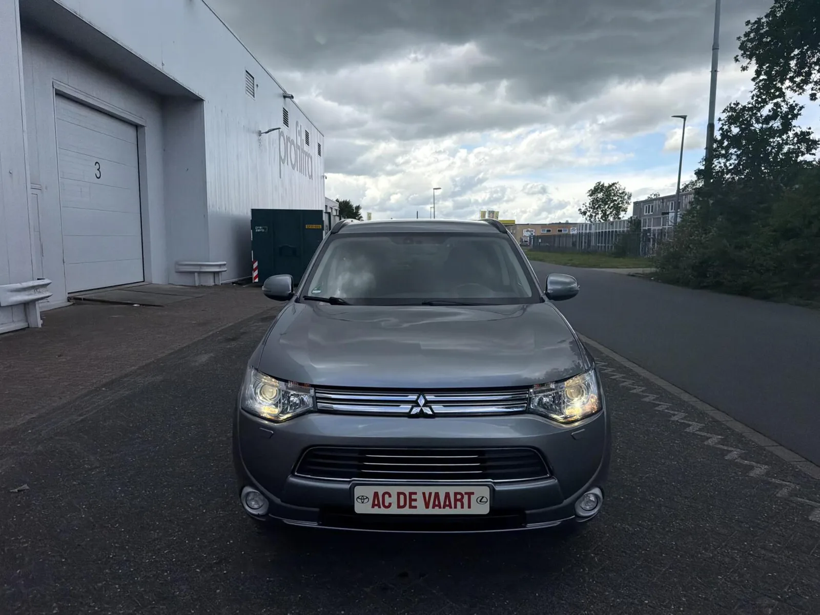 Mitsubishi Outlander (2014) — foto 1