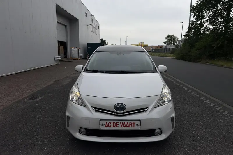 Toyota Prius Wagon (2012)