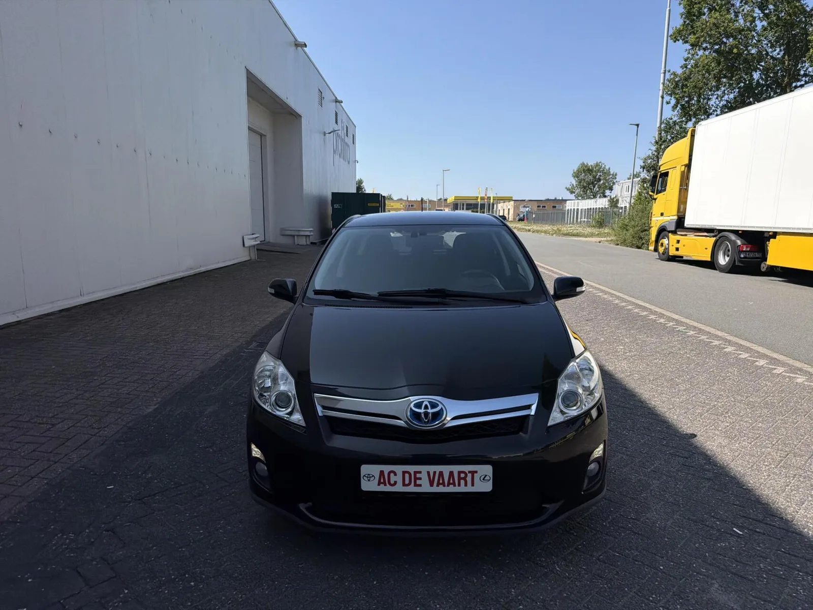 Toyota Auris (2011) — foto 1