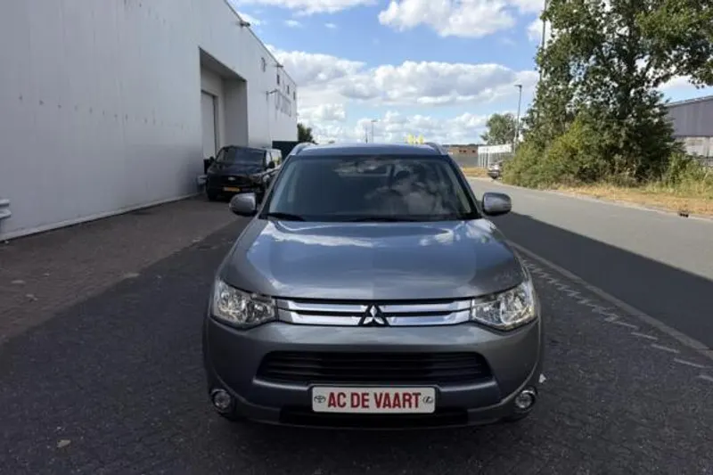 Mitsubishi Outlander (2015)