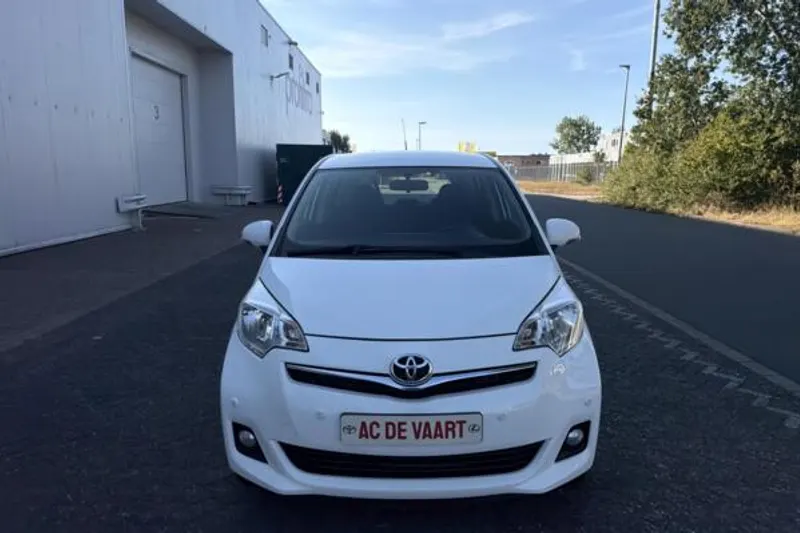 Toyota Verso-S (2012)