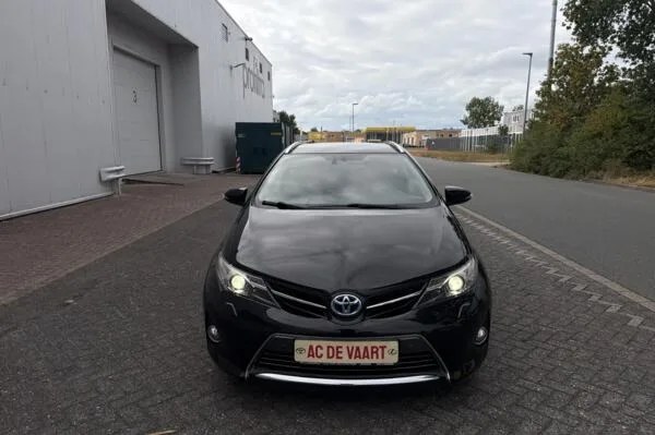 Toyota Auris (2014) — foto 1