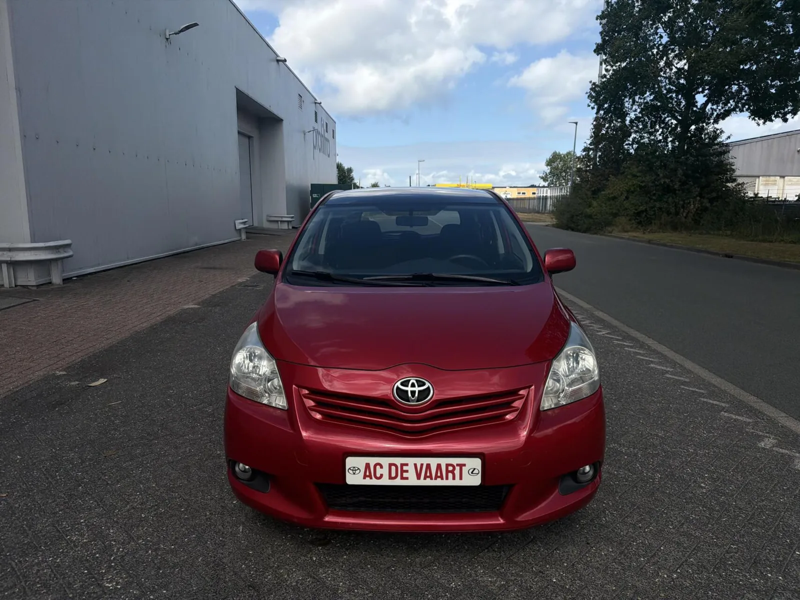 Toyota Verso (2010) — foto 1