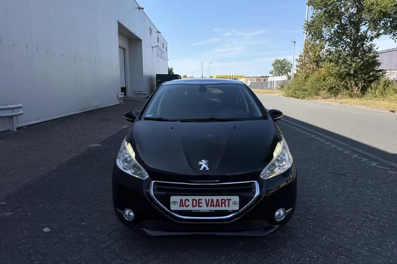Peugeot 208 (2015)