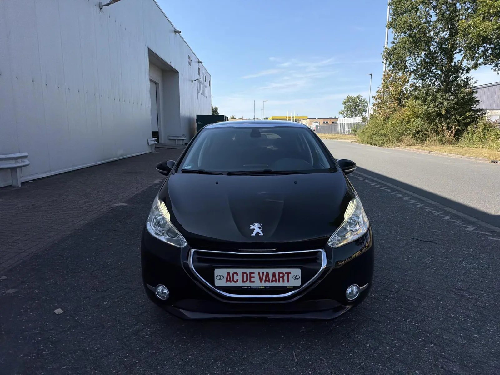 Peugeot 208 (2015) — foto 1
