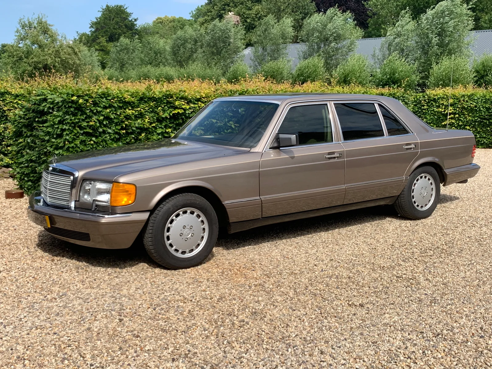 Mercedes-Benz 400-Serie (1989) — foto 1
