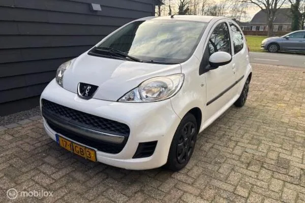 Peugeot 107 (2010) — foto 1