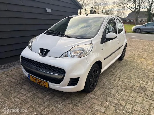 Peugeot 107 (2010) — foto 1