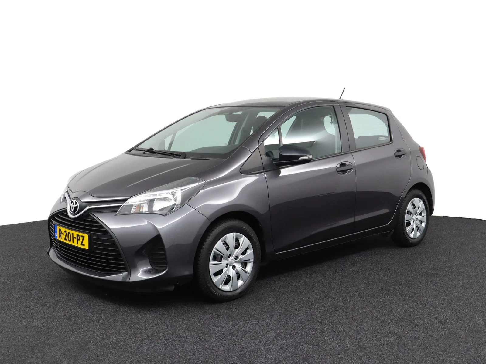 Toyota Yaris (2015) — foto 1