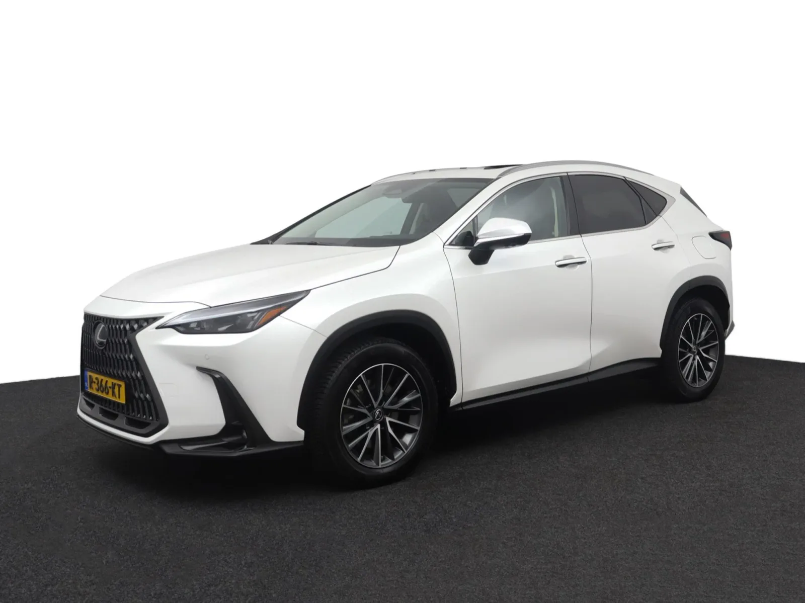Lexus NX (2022) — foto 1