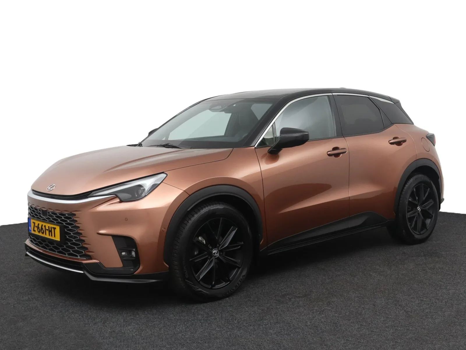 Lexus LBX (2024) — foto 1