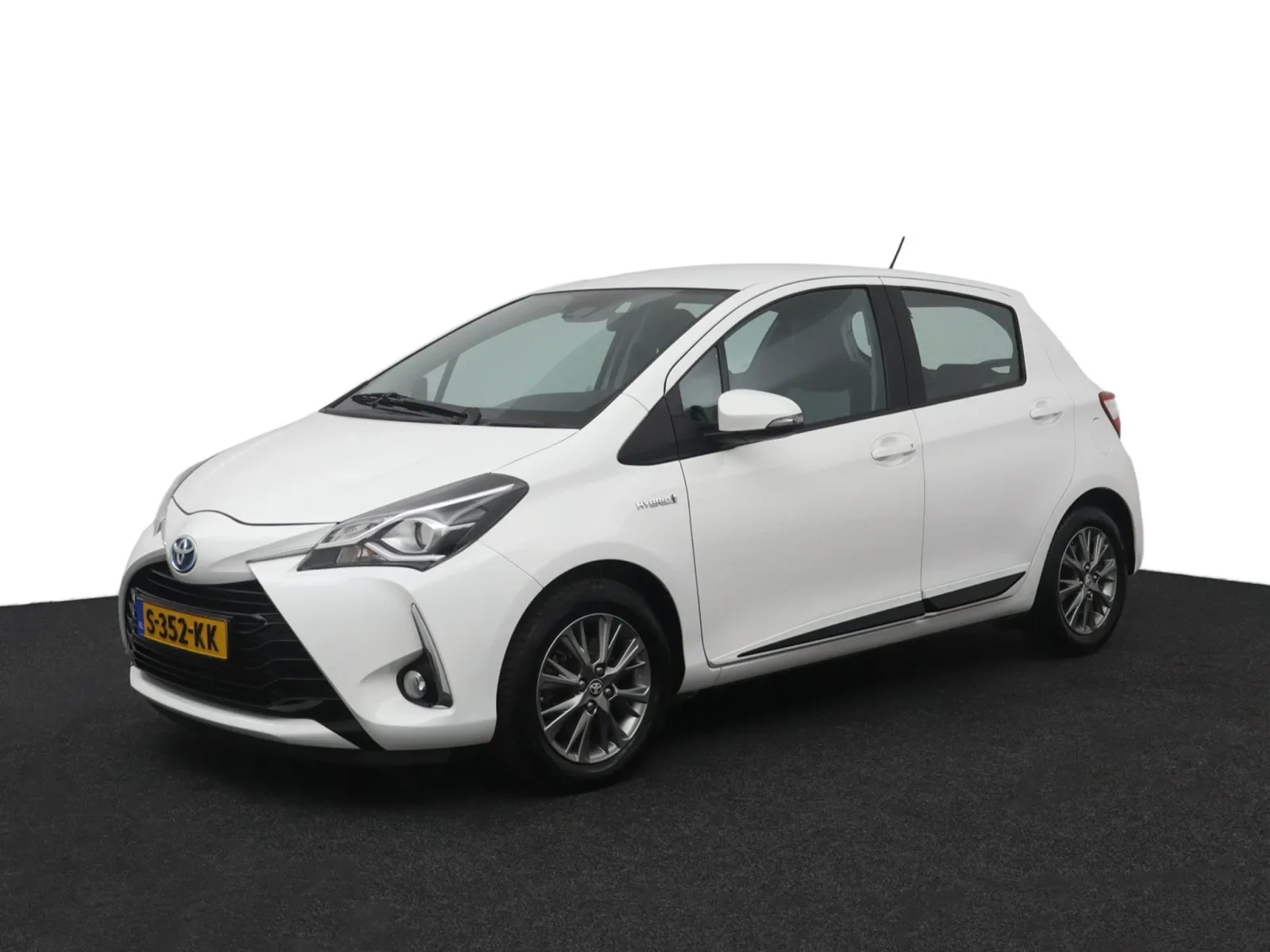 Toyota Yaris (2018) — foto 1