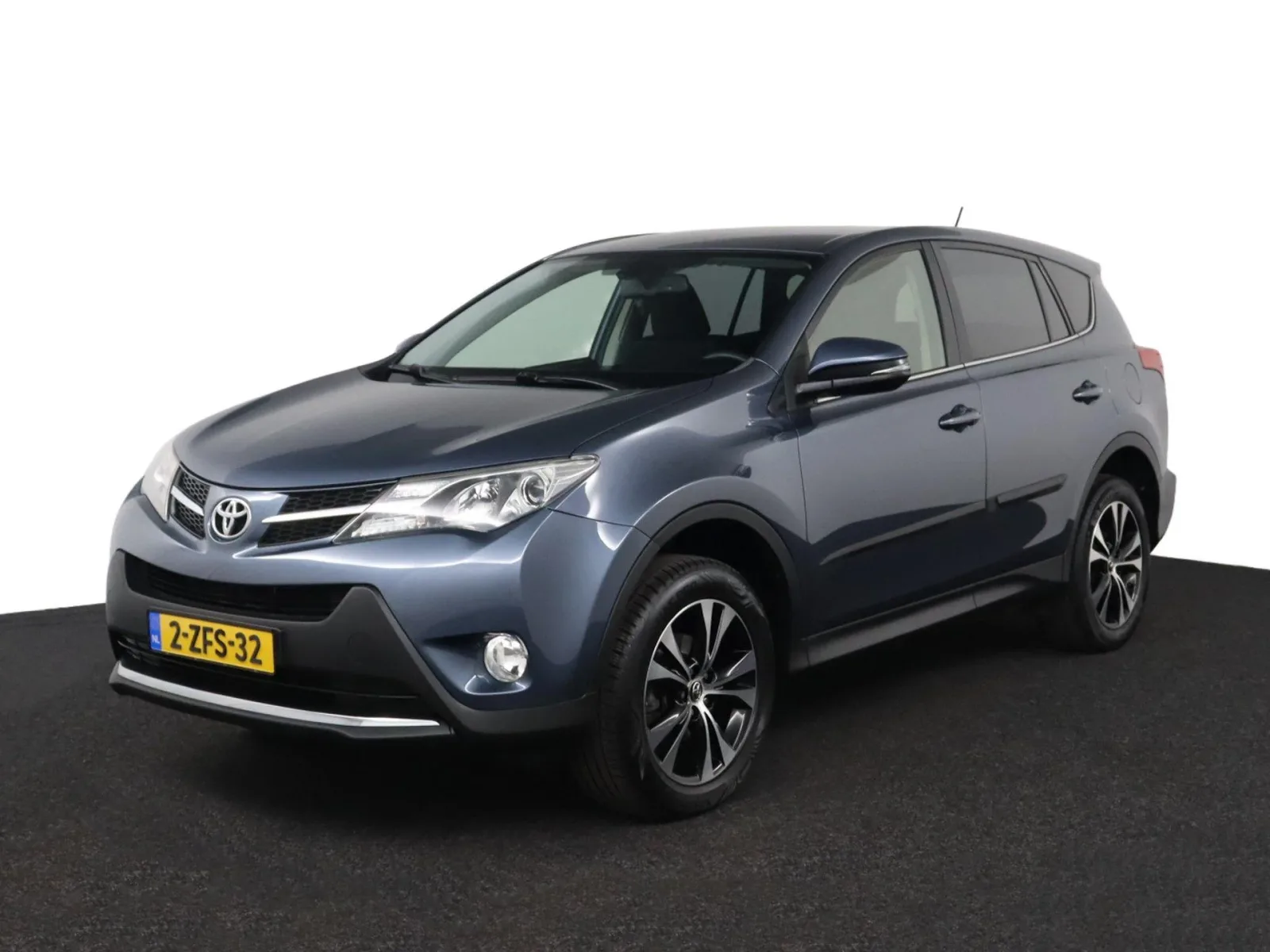 Toyota RAV4 (2015) — foto 1