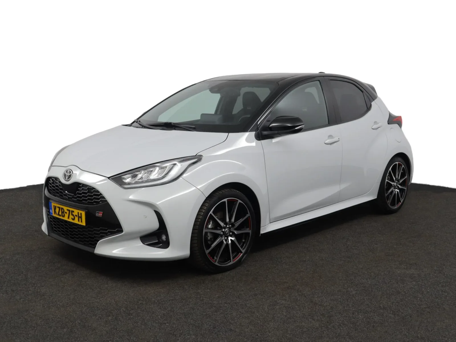 Toyota Yaris (2023) — foto 1