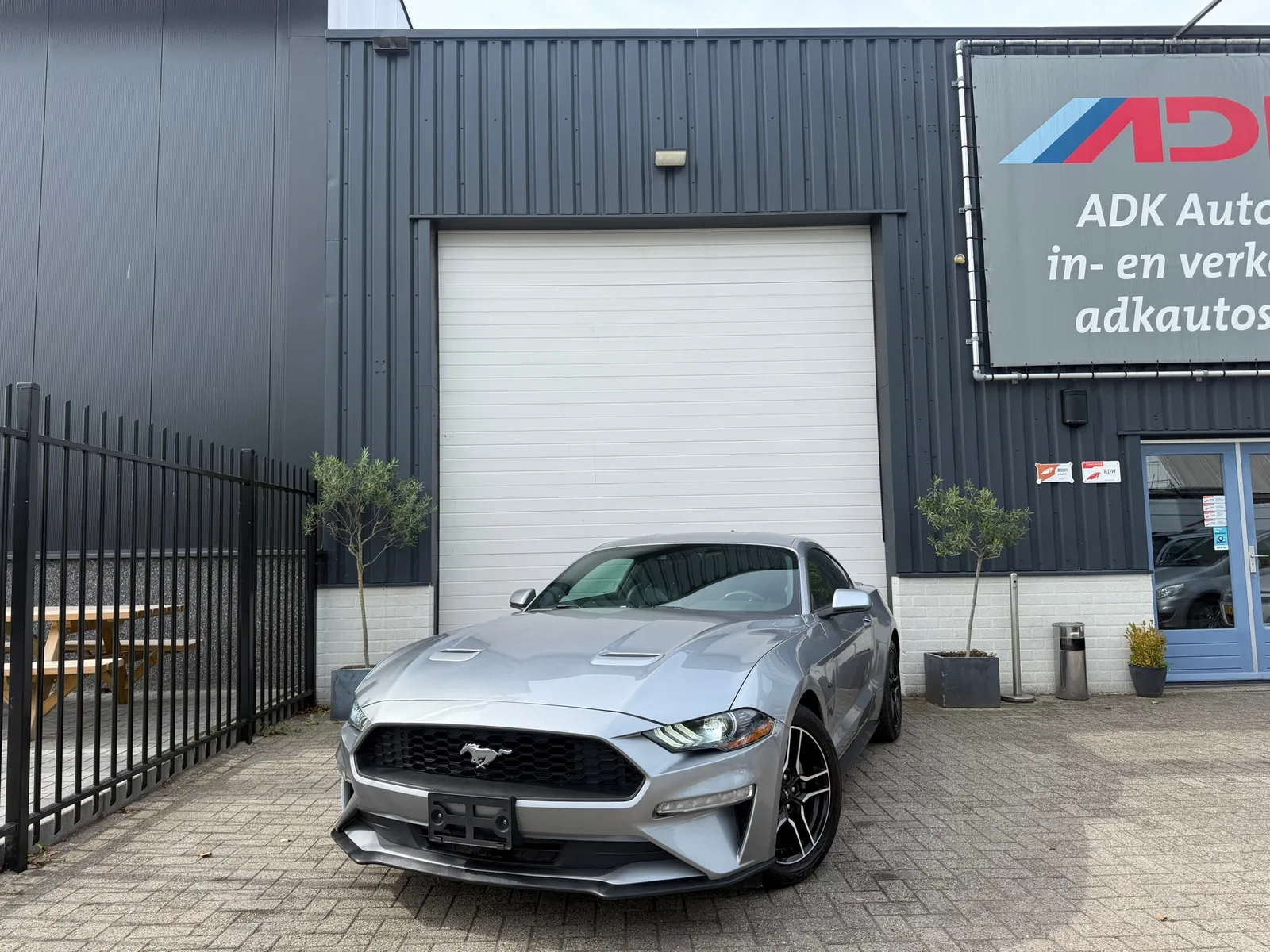 Ford Mustang (2022) — foto 1