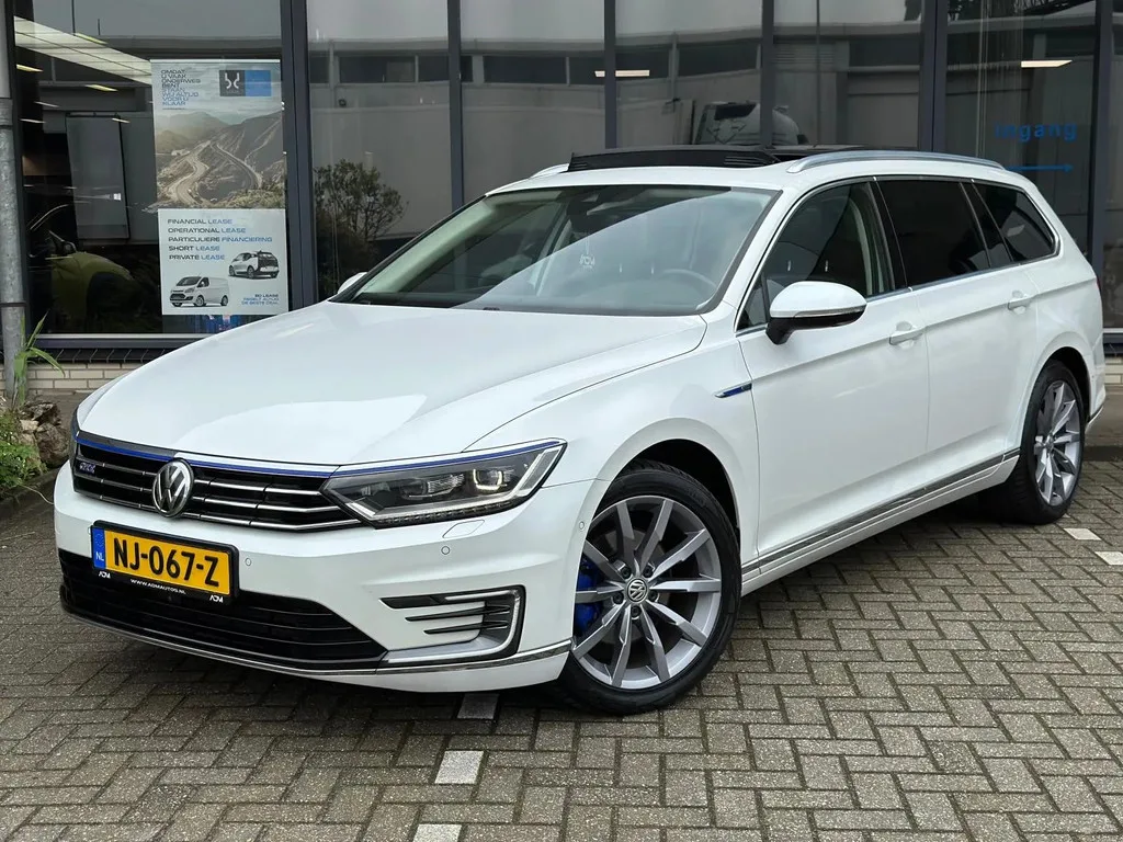 Volkswagen Passat (2016) — foto 1