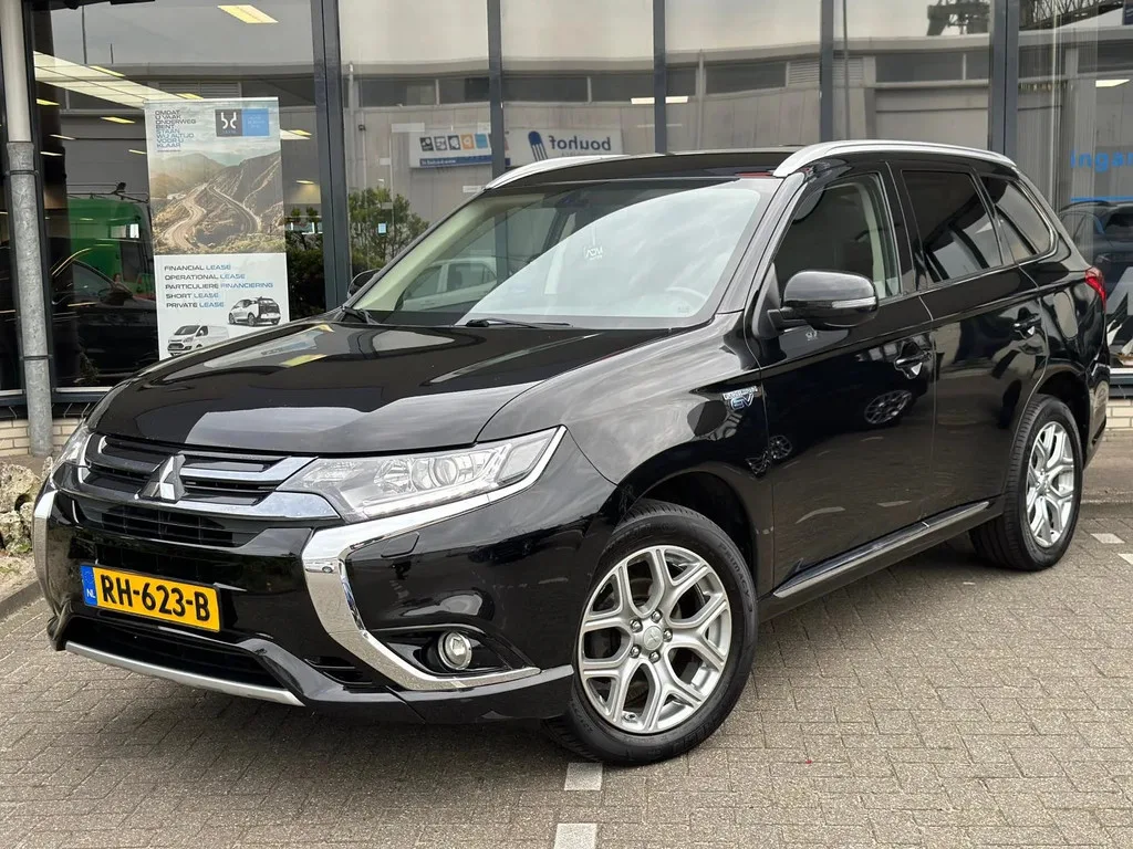 Mitsubishi Outlander (2017) — foto 1