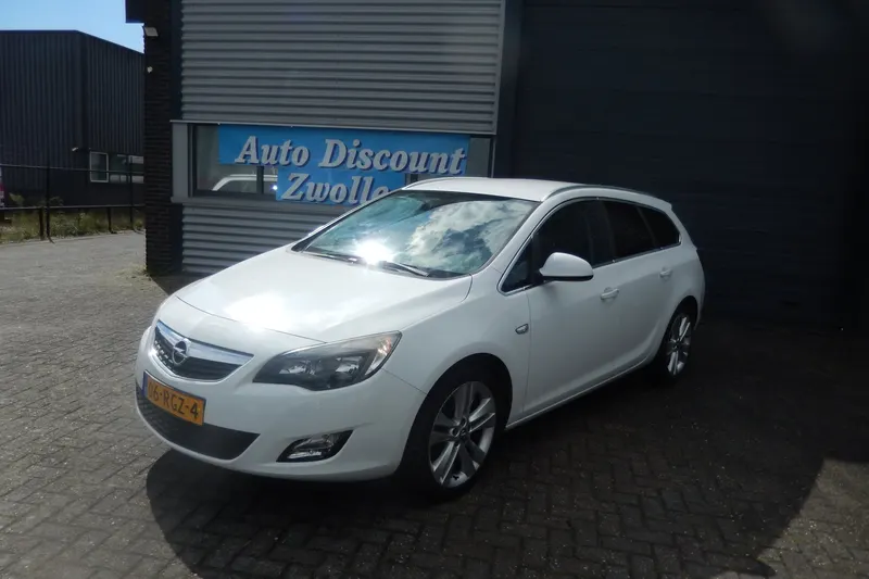 Opel Astra Sports Tourer (2011)