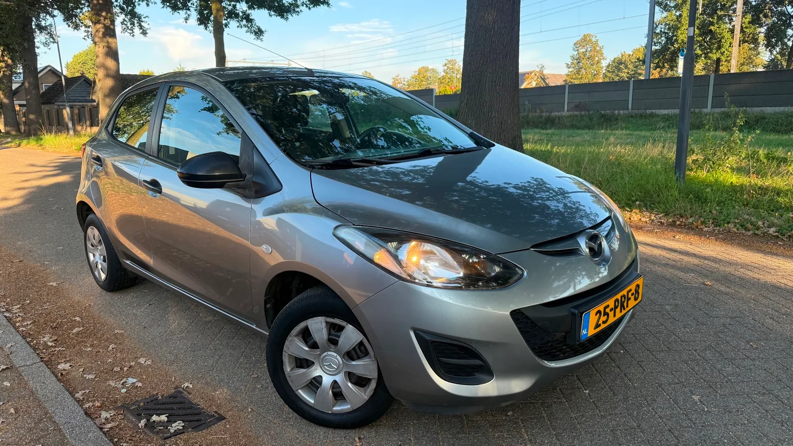 Mazda 2 (2011) — foto 1