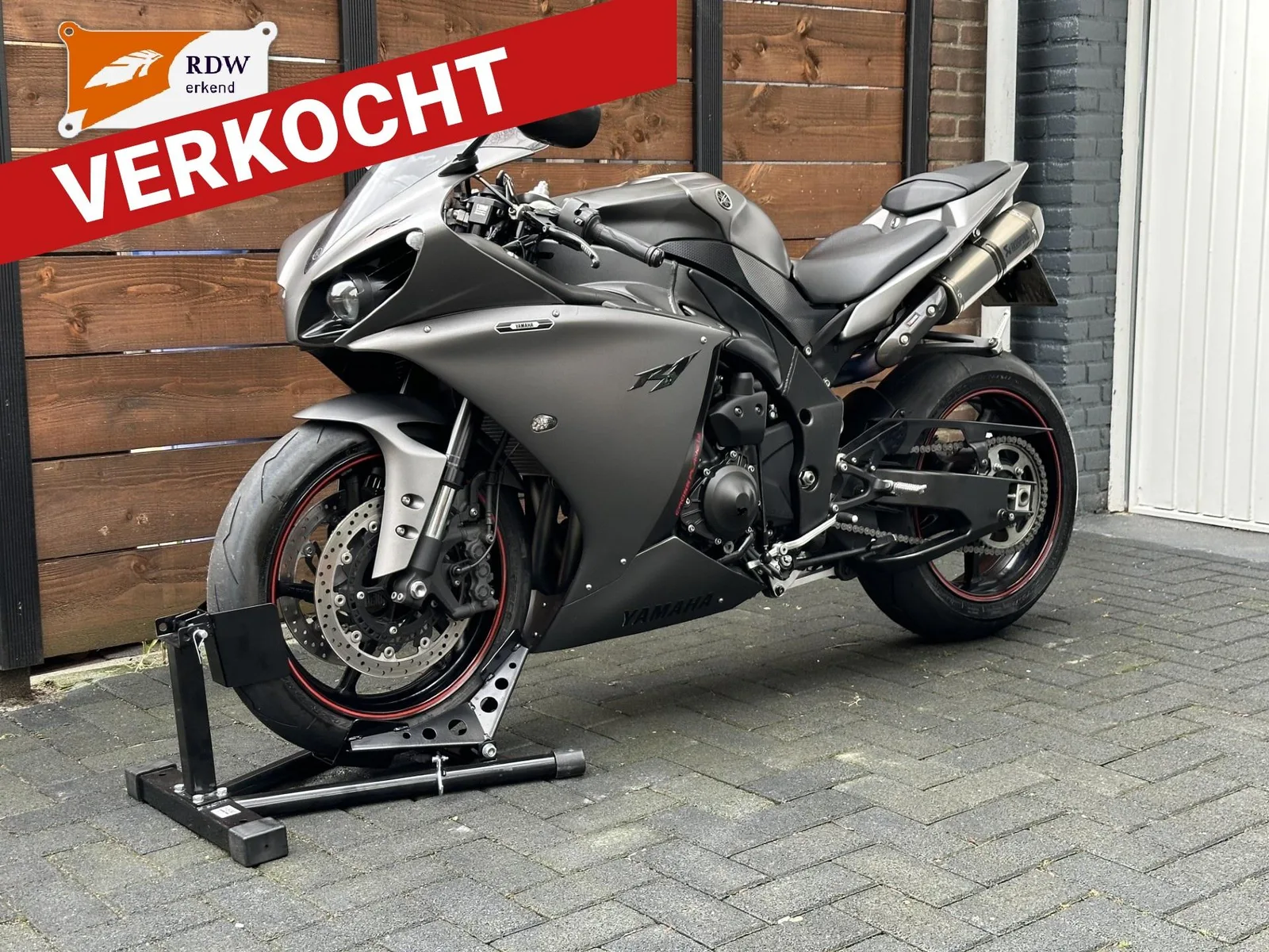 Yamaha YZF-R1 (2013) — foto 1