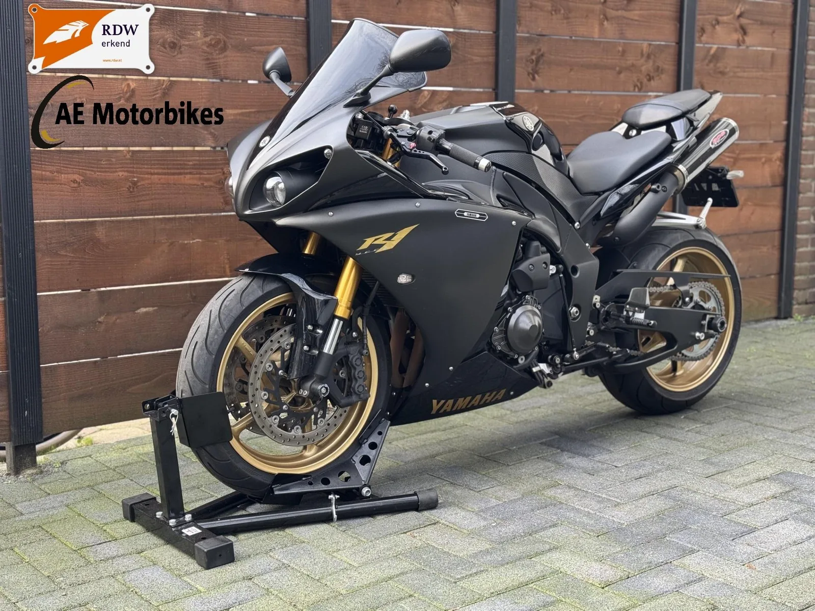 Yamaha YZF-R1 (2009) — foto 1