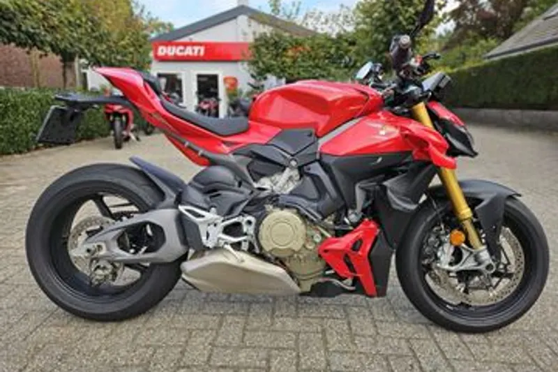 Ducati Streetfighter V4S (2025)
