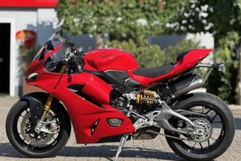 Ducati Panigale V2S (2025)