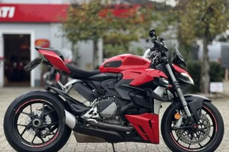Ducati Streetfighter V2 (2022)