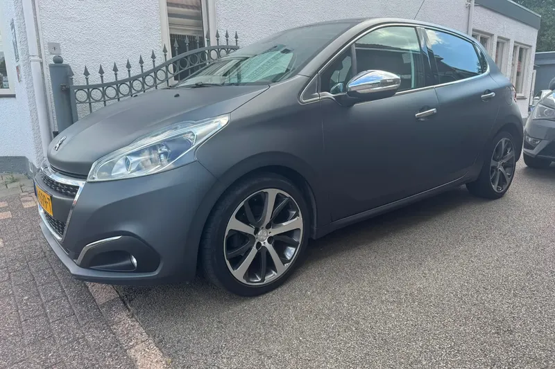 Peugeot 208 (2015)